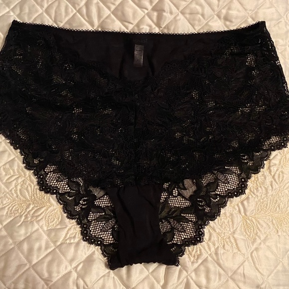 Toast Other - Black lace panty
